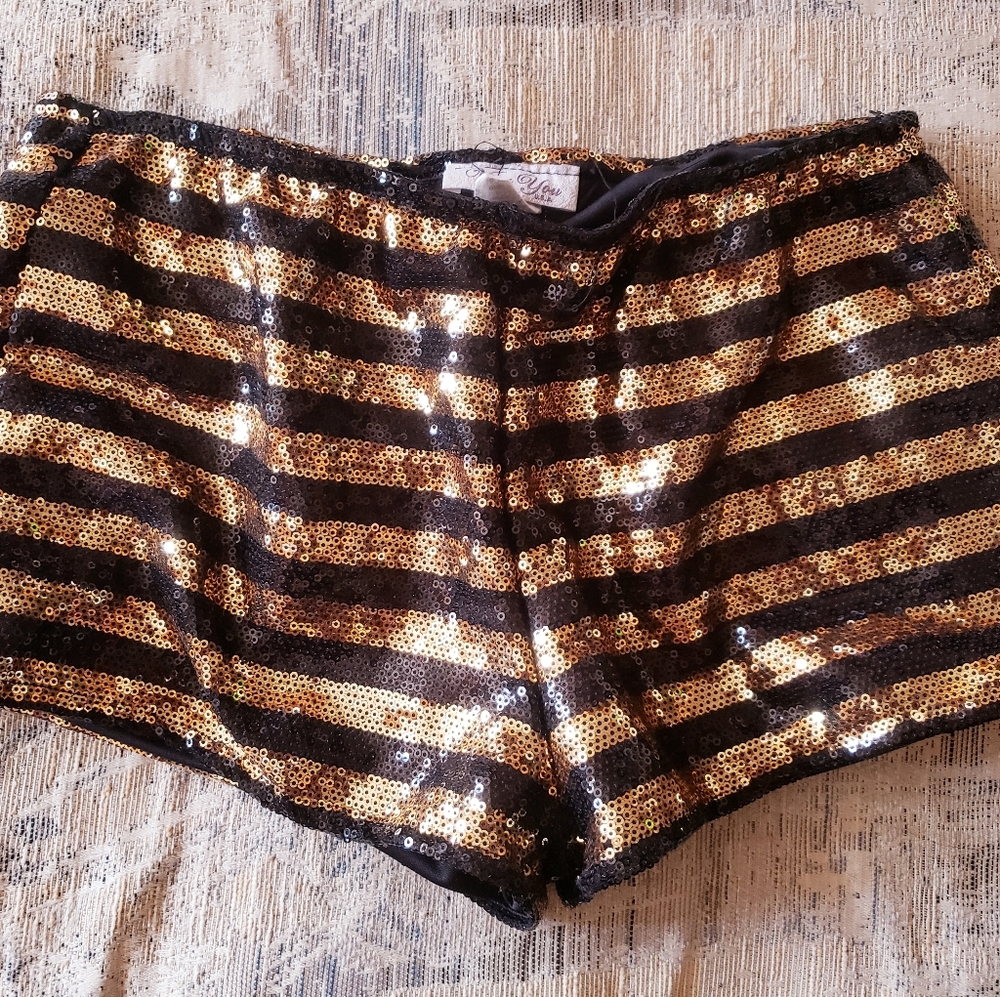VIVA YOU Black & Gold Sequin Shorts Size Small